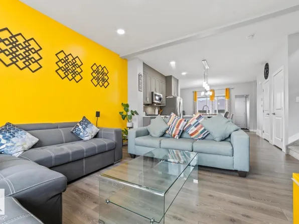2153 Maple Rd NW, Edmonton, AB T6T 2L4