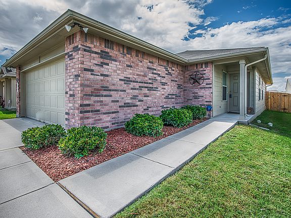 2nd image of 160 Nandina Dr