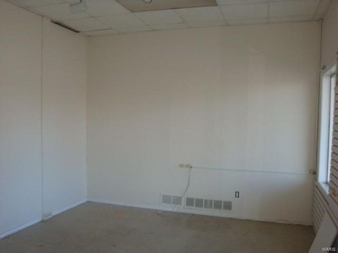 2nd image of 107 Circle Dr