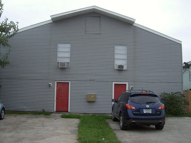 1st image of 209 Helen St