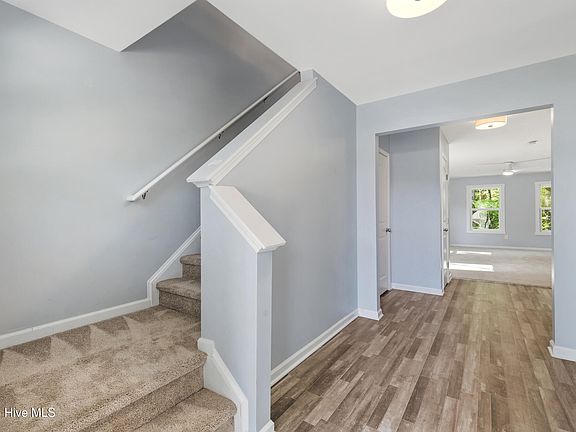 3rd image of 186 Backfield Place