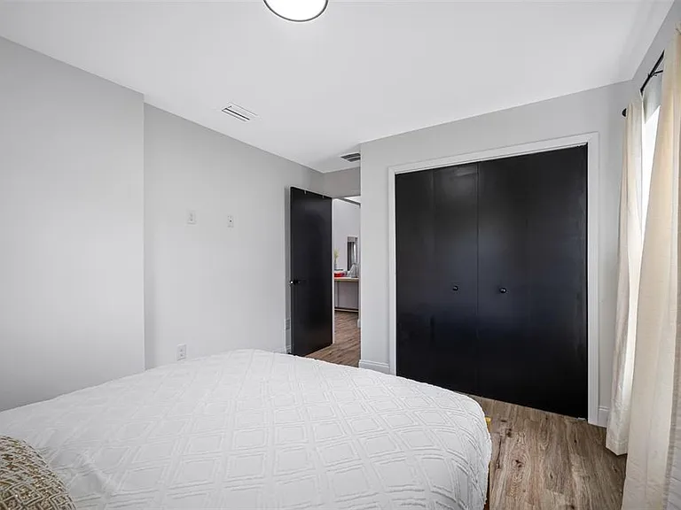 3717 E Clifton St — Photo 42
