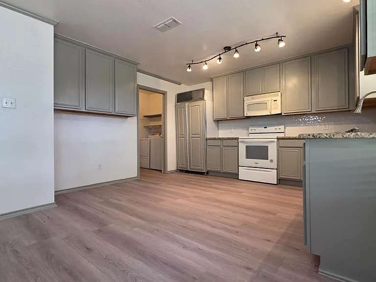 kitchen pic 1