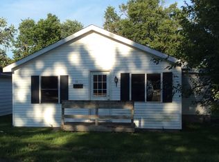 1030 W Van Buren St, Auburn, IL 62615