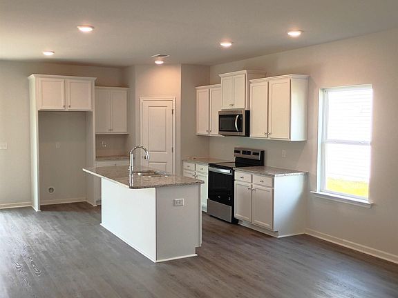 3rd image of 235 Pretoria Dr Lot 79