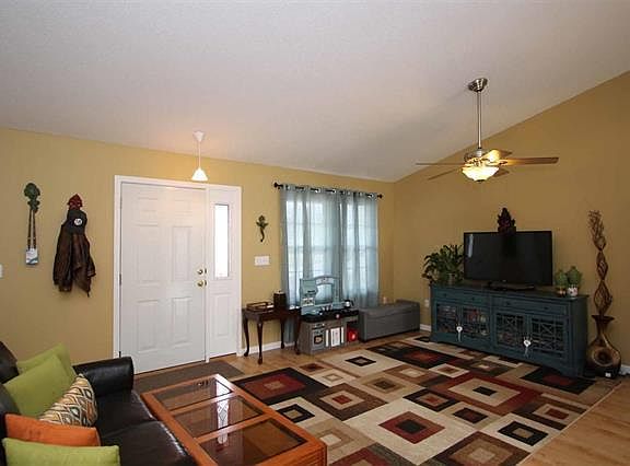 3rd image of 401 Bayview Ct