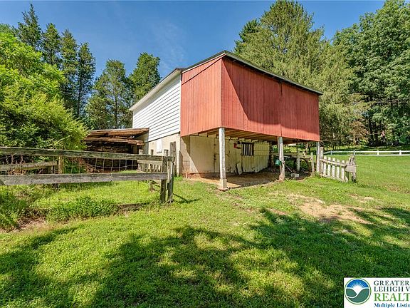 5th image of 210 Snyders Rd