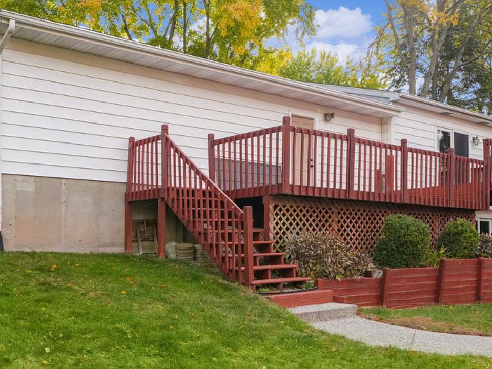 2nd image of 855 Maple Hill Ave SE