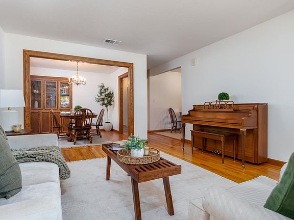 2nd image of 1542 Jacob Ave