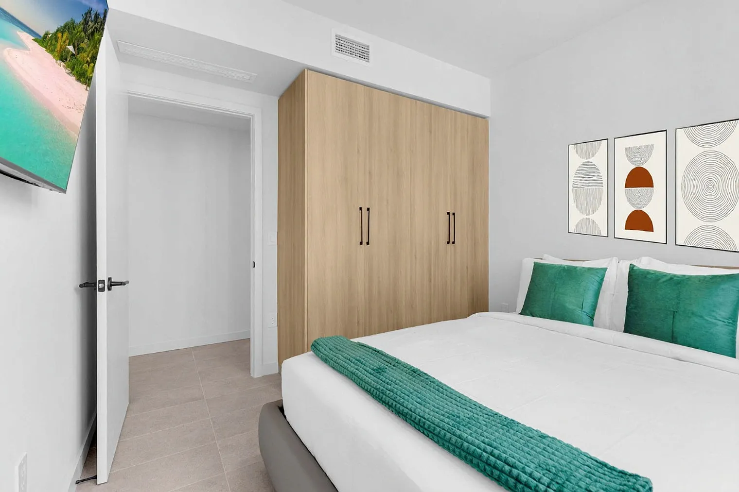 1 bed, 1.0 bath, 602 sqft, $3,587 — Photo 2