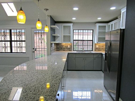 2nd image of 524 Canary Ave