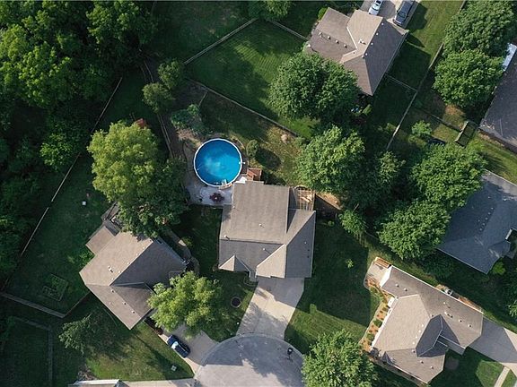 2nd image of 1660 SE Dalton Dr