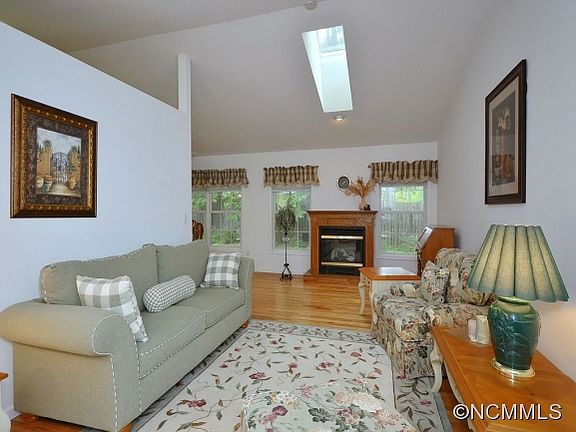 3rd image of 78 Allen Paul Dr