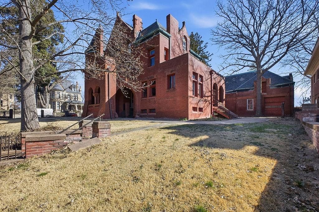 802 Hall St, Saint Joseph, MO 64501 | MLS #2604749 | Zillow