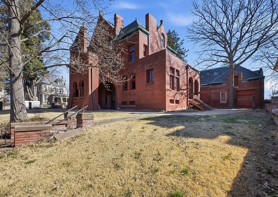 1st image of 802 Hall St