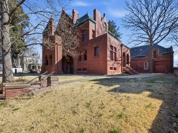 802 Hall St, Saint Joseph, MO 64501