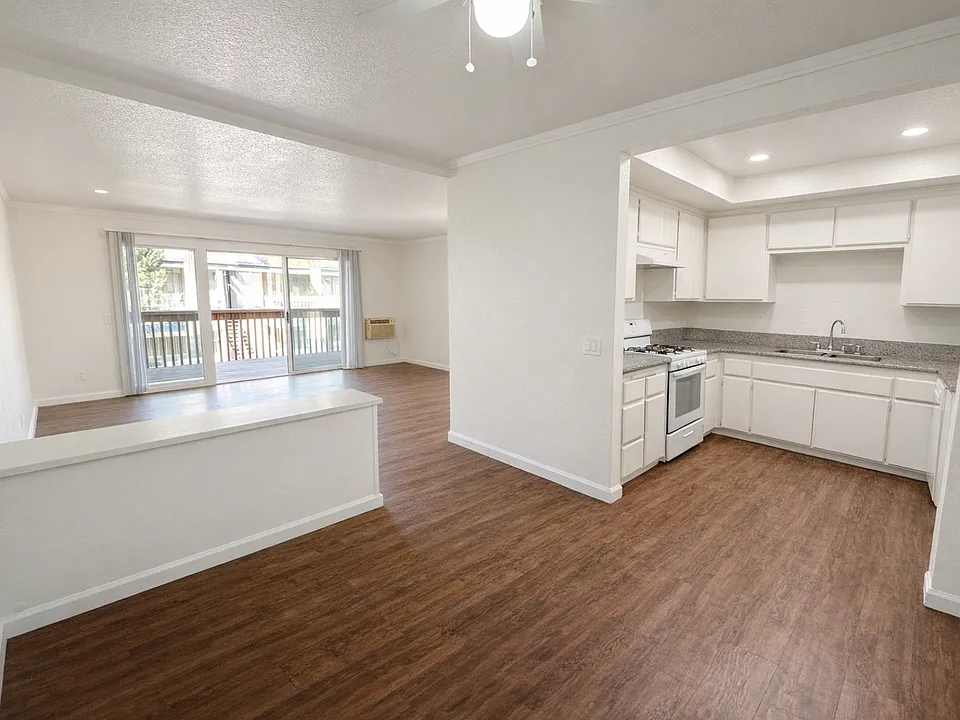 Daisy Apartments