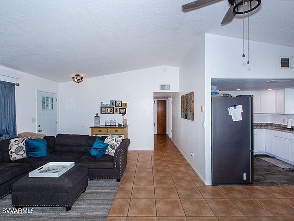4th image of 552 E Lamarcia Dr