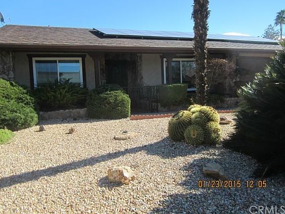 ROCK AND SUCCULENTS BEAUTIFULLY LANDSCAPED FRONT YARD ....LOW MAINTENANCE