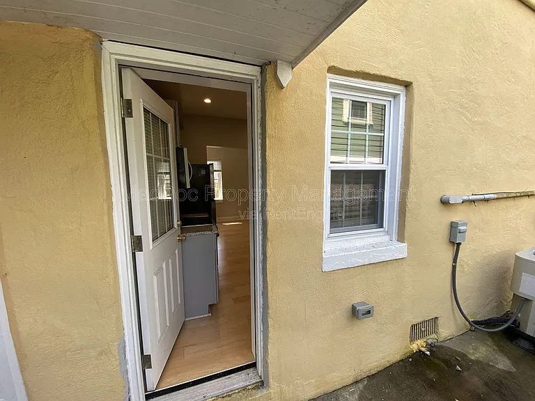 1115 Winchester St #C — Photo 4