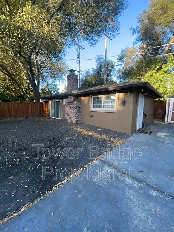 1 bed, 1.0 bath, $1,600 — Photo 2
