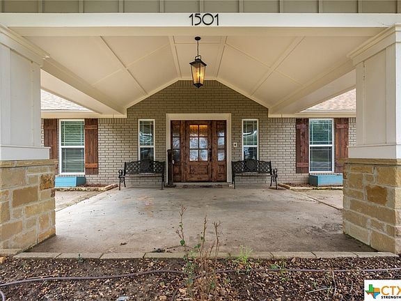 3rd image of 1501 Stagecoach Cir