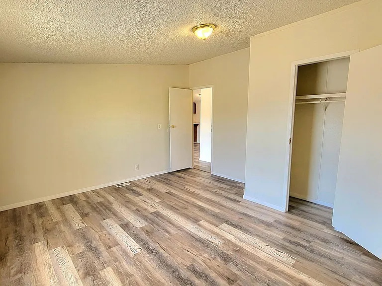 6720 Conestoga Pkwy — Photo 28