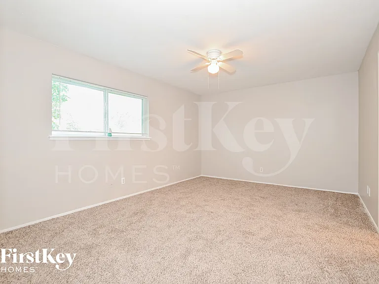 4906 Stagecoach Ln — Photo 10