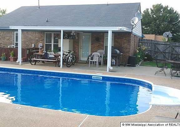 3rd image of 3885 Ivanhoe Dr