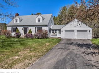 69 Leighton Rd, Falmouth, ME 04105