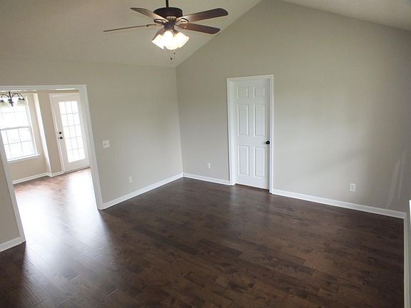 5th image of 304 Summer Dr
