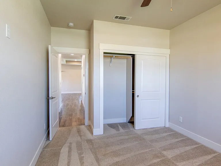 6073 Fallworth Dr — Photo 18