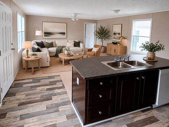 4th image of 77 Pinewood Est #77