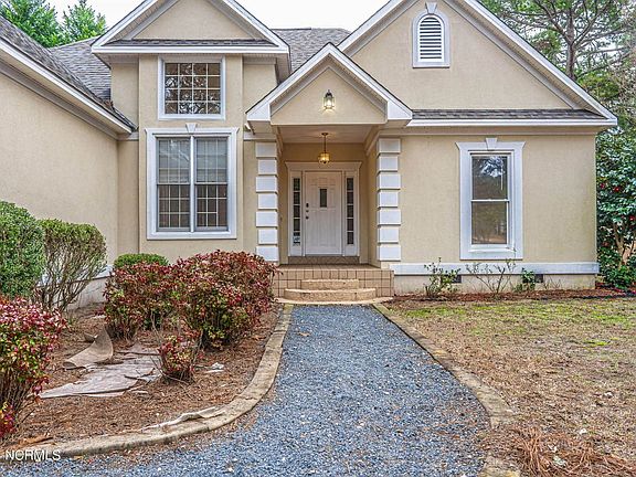3rd image of 113 Sandspur Ln