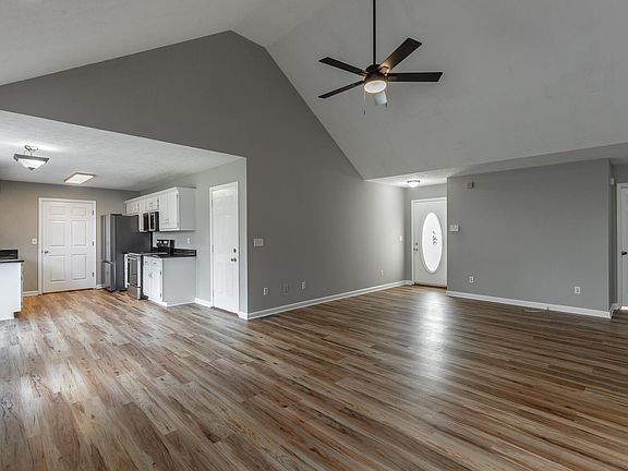 4th image of 700 Debbie Ln