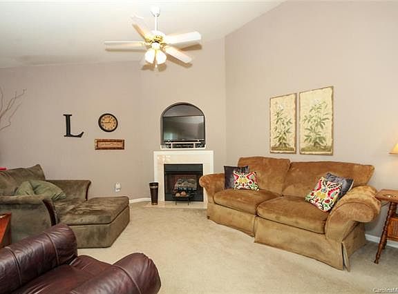 5th image of 1130 Larkspur Ln