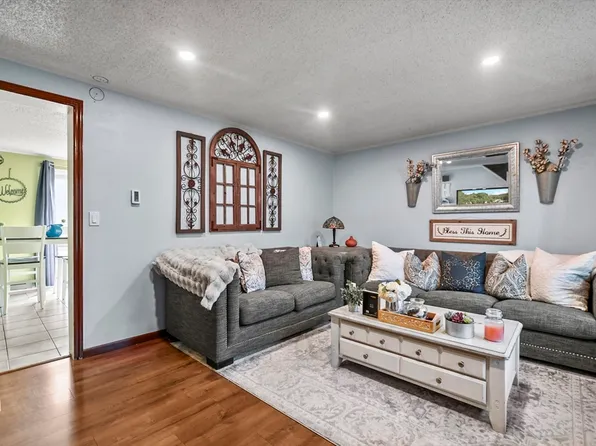 1225 Pawtucket Blvd APT 112, Lowell, MA 01854