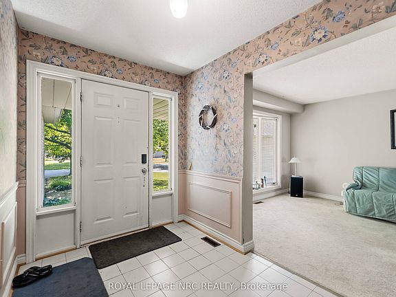 4th image of 23 Woodside Sq