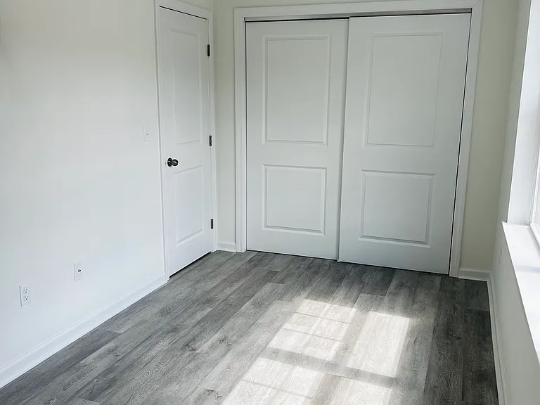 27 Pearl St #4 — Photo 4