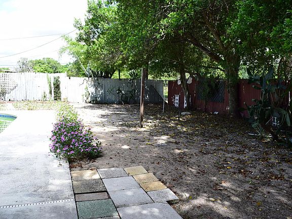 5th image of 1260 Thoreau St