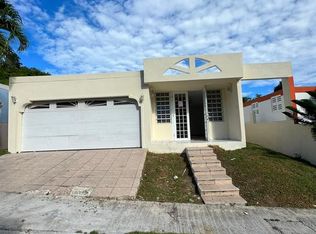 E Nineteen Aguila St, Caguas, PR 00725