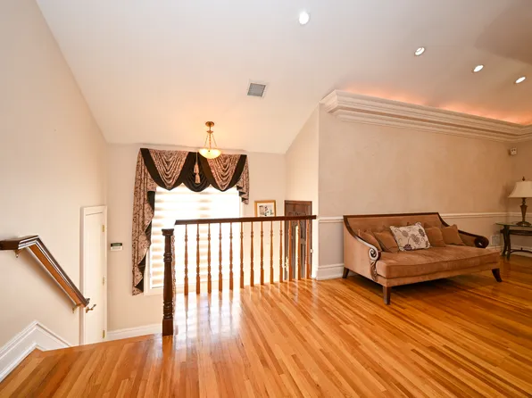 2629 East 65th Street image 5 of 25