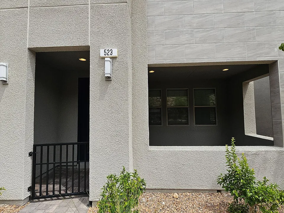 523 Sonoma Range St