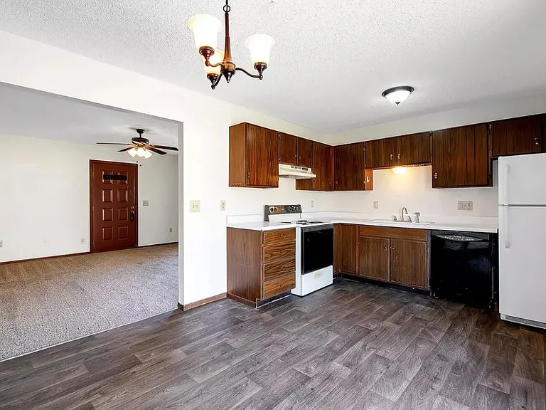 805 S Bonn St — Photo 1