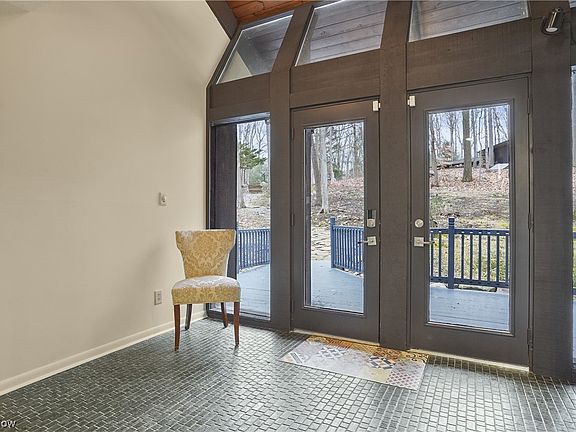 3rd image of 1345 Sugar Knoll Dr