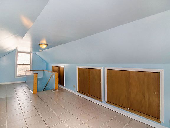 5th image of 3228 N Oriole Ave