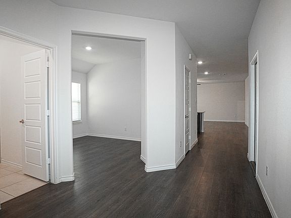 5th image of 871 Philadelphia St