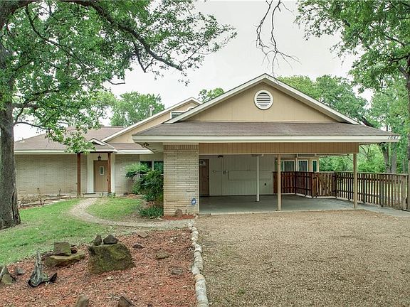 2nd image of 1641 Holly Pl