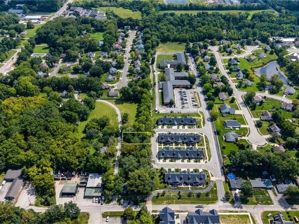 345 E Park St, Westfield, IN 46074