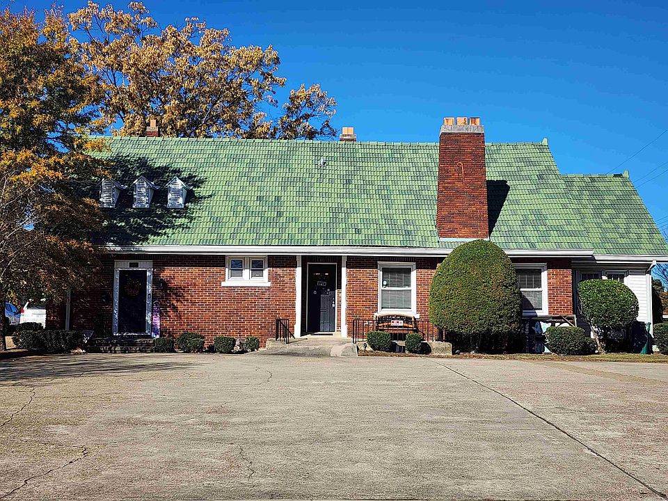 1st image of 400 W Oak St